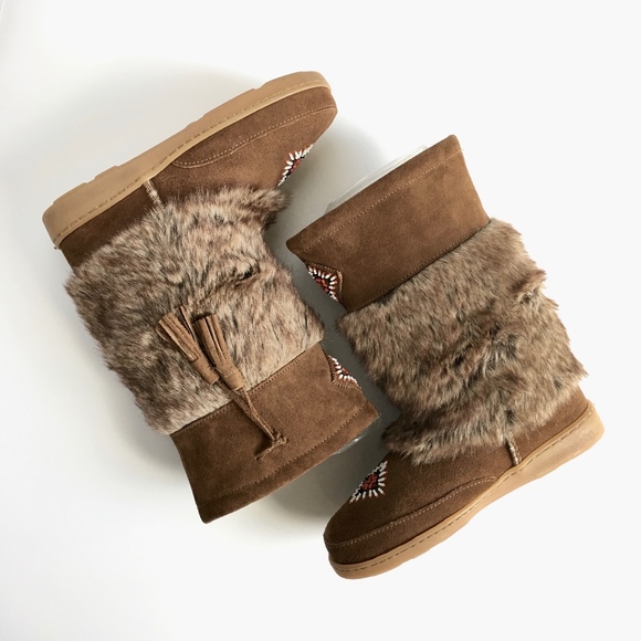 Minnetonka Shoes - Minnetonka Beaded Fur Tassel Boots Mukluks